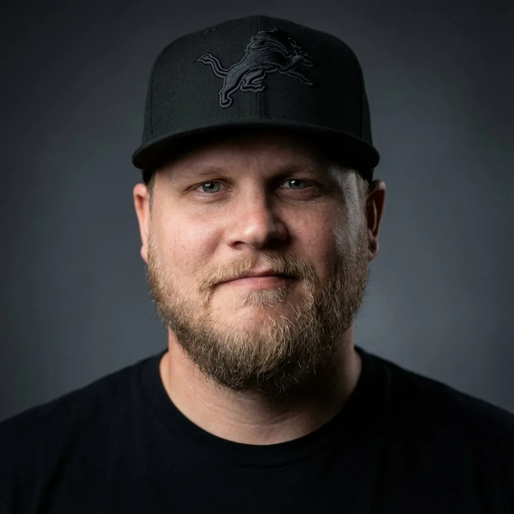 Portrait photo of Jonathan Gabor